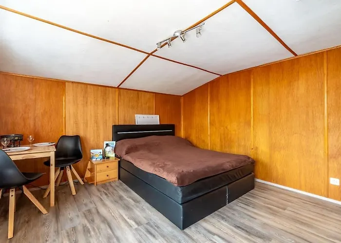 In The Countryside Kitchen Parking Lot Lejlighed